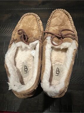 UGG Women's Chestnut Suede Shearling Moccasin Slippers size 8